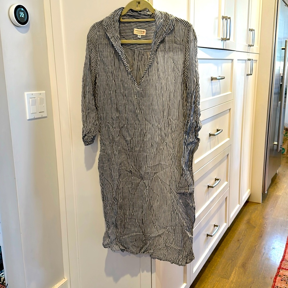 American Colors Size M women’s cover up grey/white pinstripe